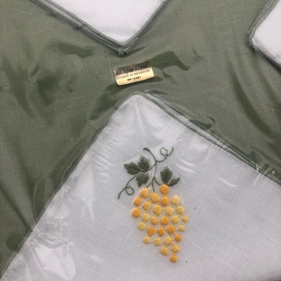 Timely Linems Bintage 8 pc Tea Set- Placemats and Napkins. New - Picture 2 of 3